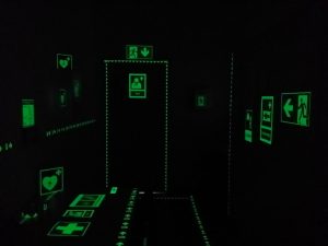 Showroom XTRA-GLO Kennzeichnung