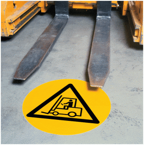 Bodenmarkierung Warnung vor Flurförderzeugen